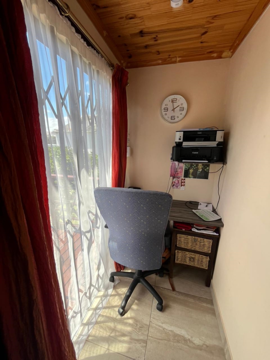 3 Bedroom Property for Sale in Cove Rock Eastern Cape